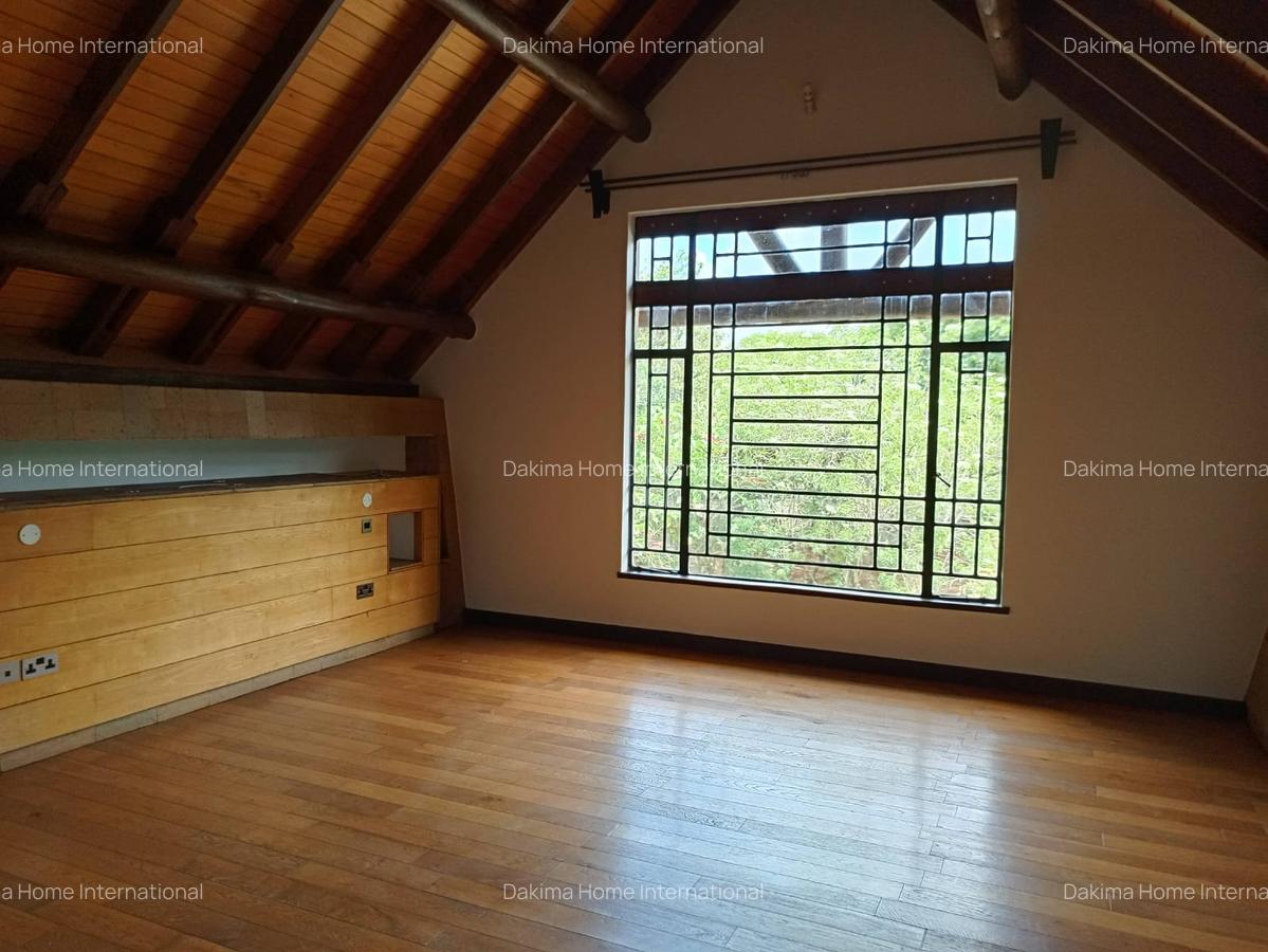 4 Bed Villa with En Suite in Lake View - 8