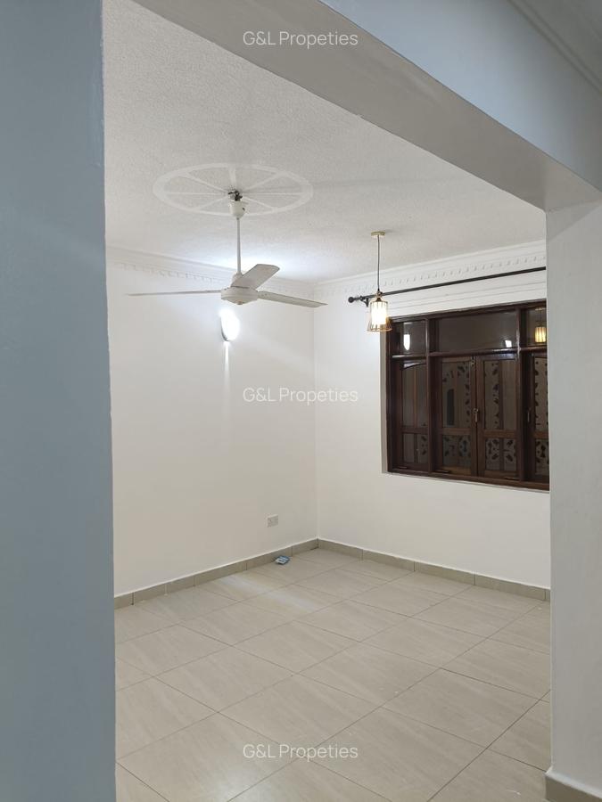 3 Bed Apartment with En Suite at Links Road - 20