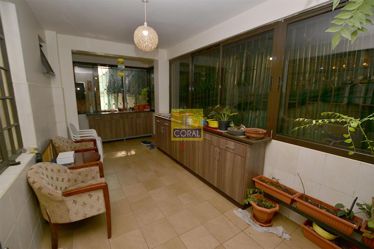 3 Bed Apartment with Lift in Parklands - 8