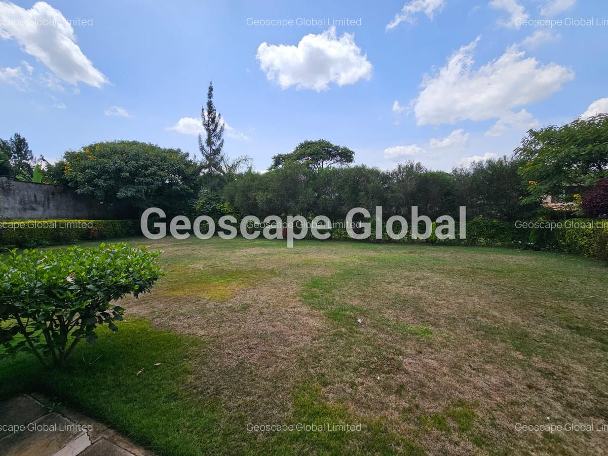 4 Bed House with En Suite in Ridgeways - 9