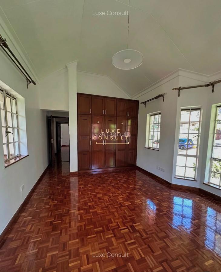 5 Bed Townhouse with Swimming Pool in Rosslyn - 9