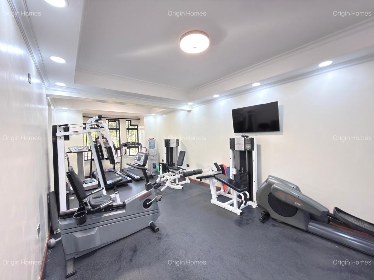 1 Bed House with En Suite in Lavington - 11