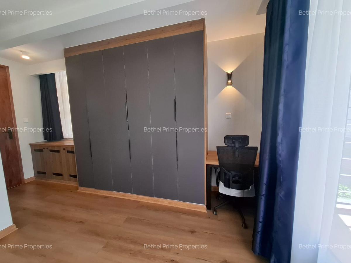 2 Bed House with En Suite in Ridgeways - 14