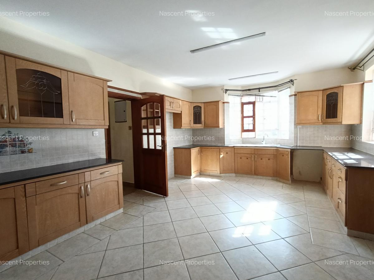 5 Bed House with En Suite at Mimosa - 8