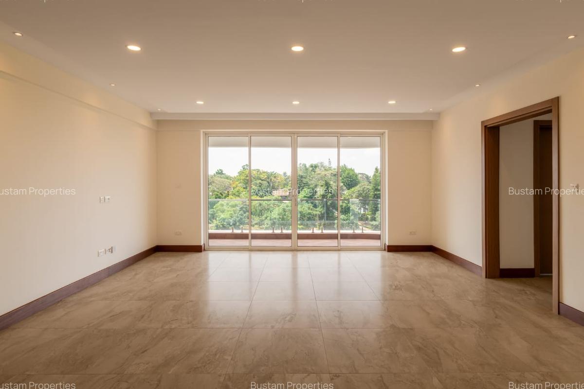 4 Bed Apartment with En Suite in Parklands - 1