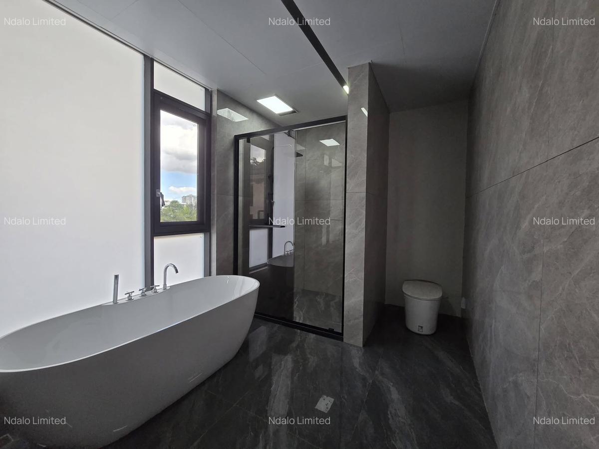 5 Bed Townhouse with En Suite at Lavington - 12