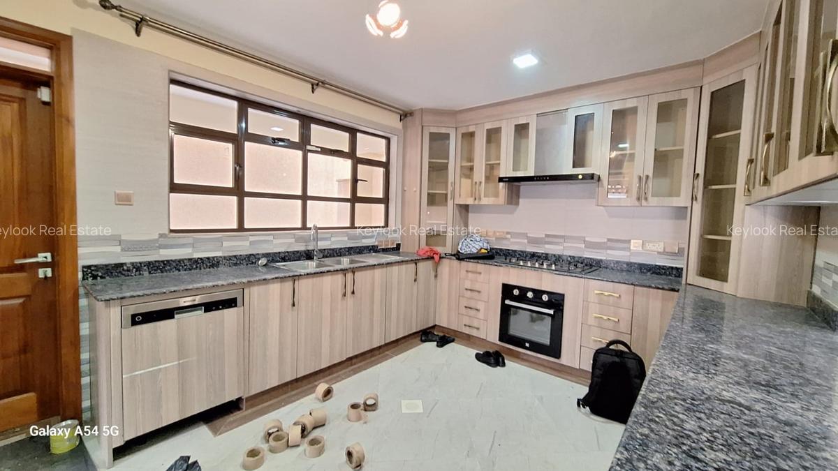 5 Bed Townhouse with En Suite at Lavington Green - 11