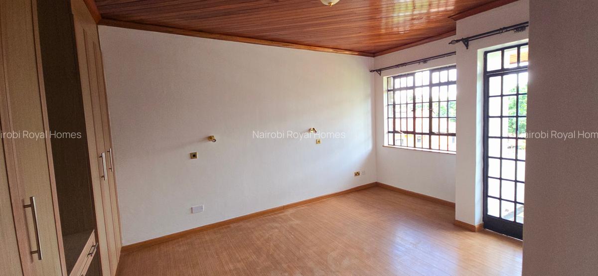 5 Bed Townhouse with En Suite at Lavington Green - 8