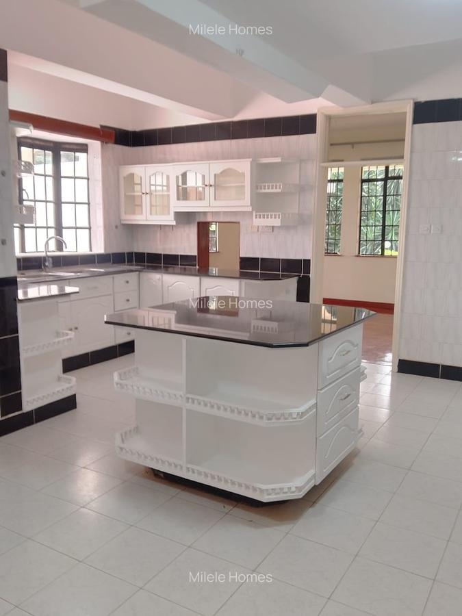 6 Bed Villa with En Suite in Runda - 5