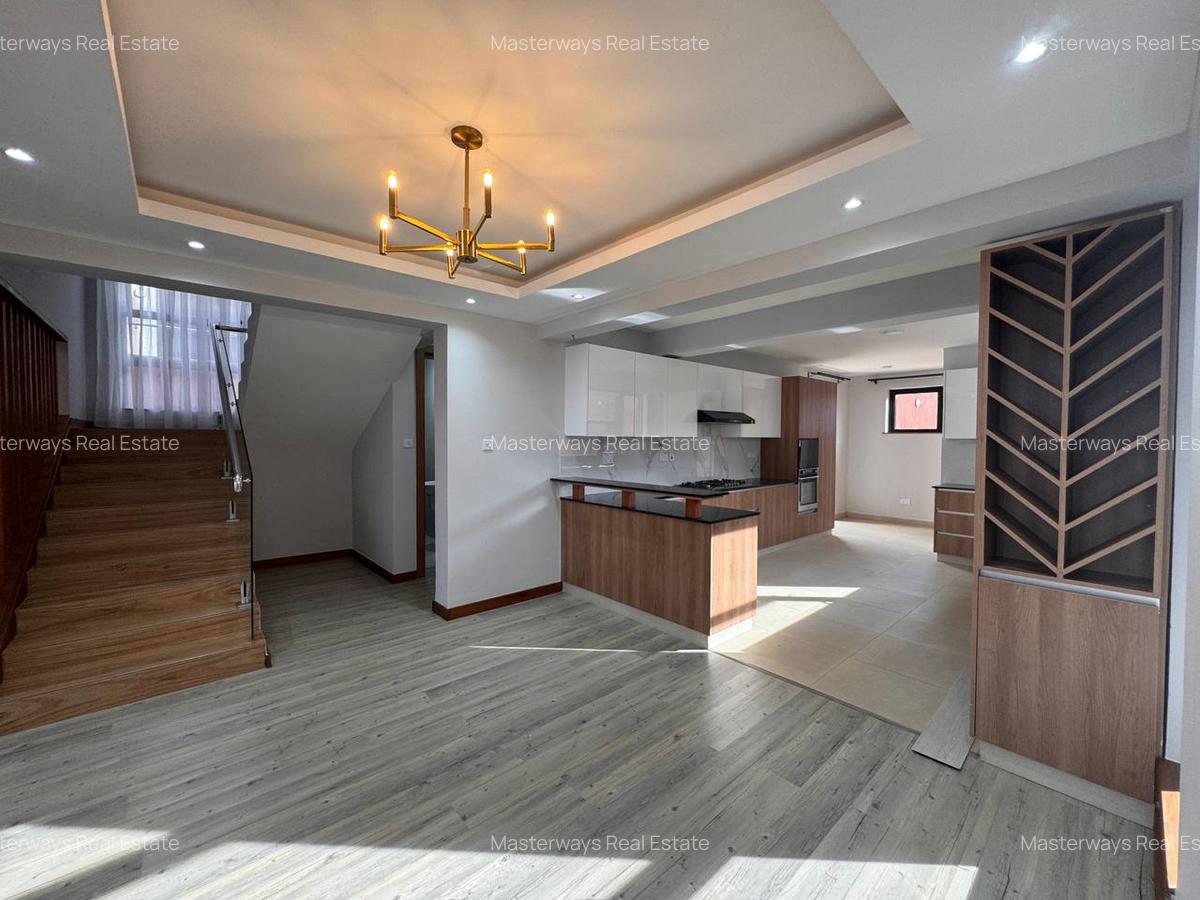 4 Bed Villa with En Suite in Membley - 19