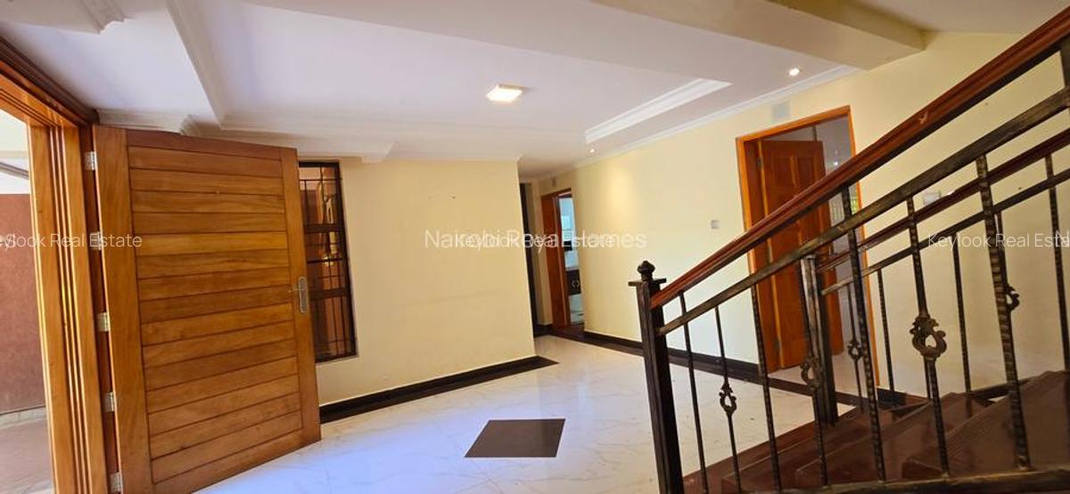 5 Bed Townhouse with En Suite at Lavington Green - 3