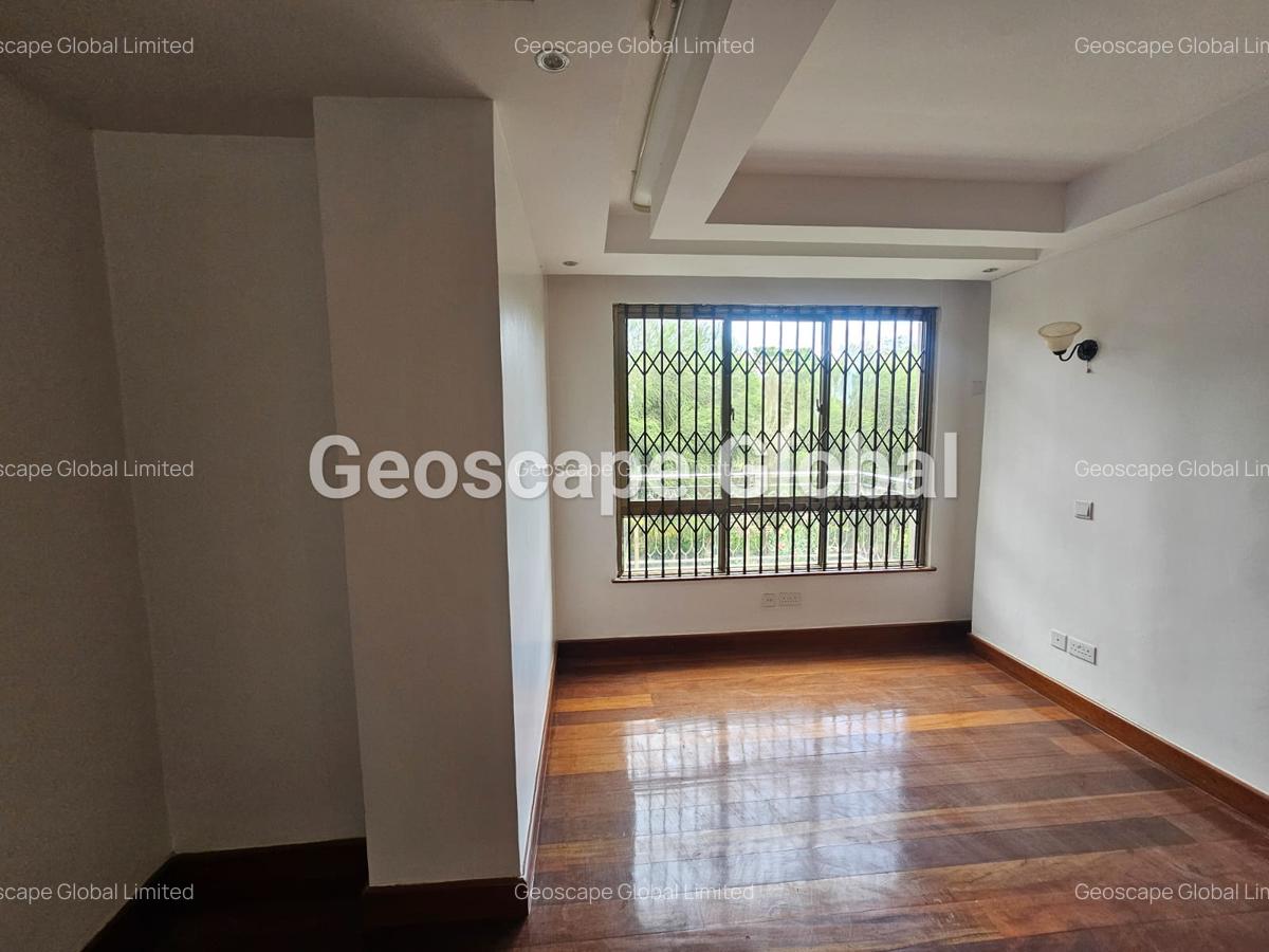 5 Bed Townhouse with En Suite in Lavington - 6