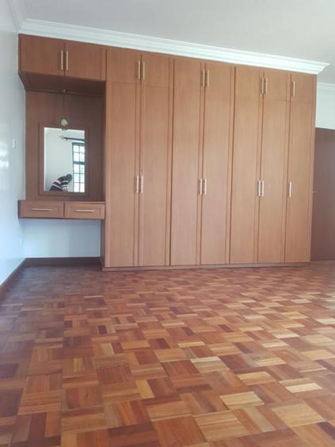 4 Bed Townhouse with En Suite in Lavington - 5