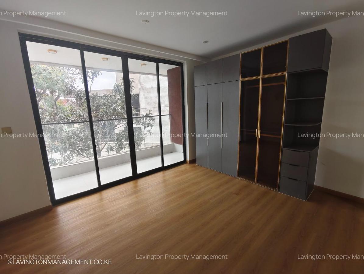 5 Bed Townhouse with En Suite at Lavington Green - 14