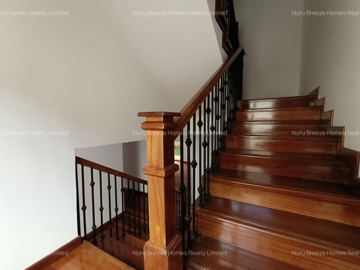 4 Bed Townhouse with En Suite in Lavington - 19