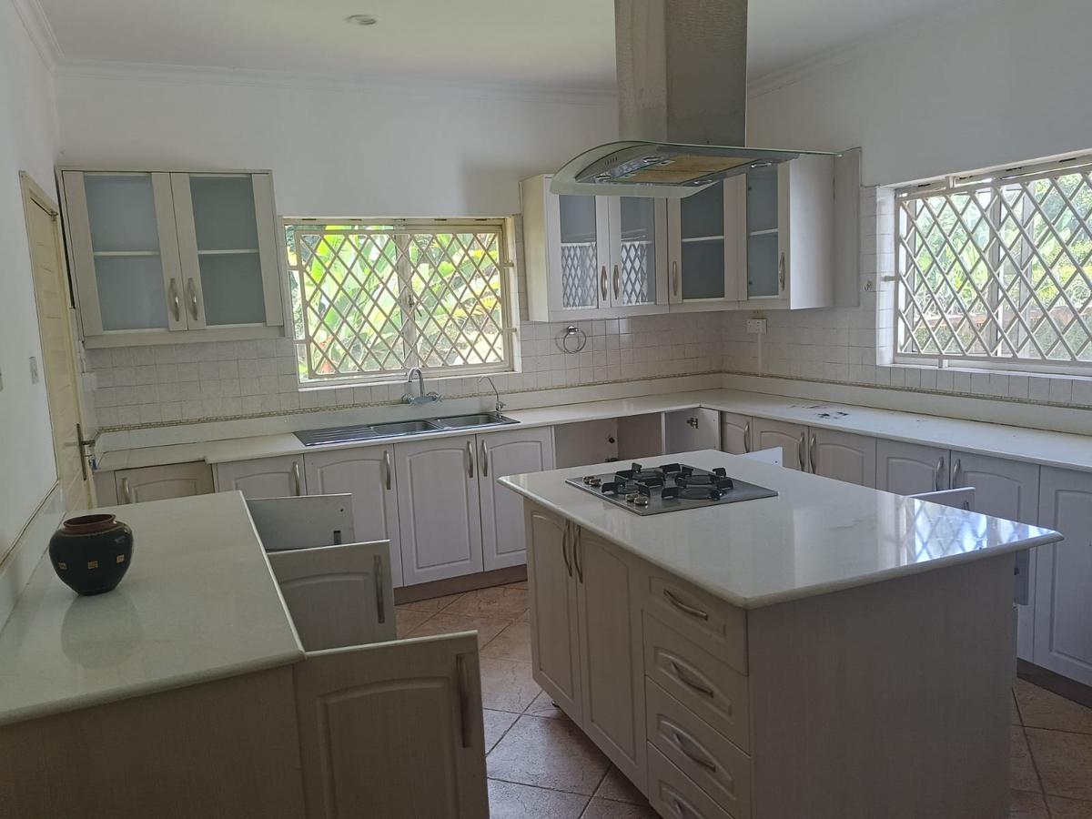 5 Bed House with En Suite at Runda - 16