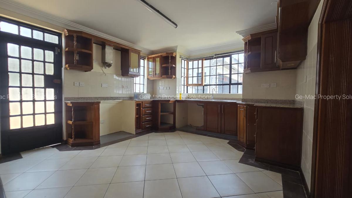 4 Bed House with En Suite in Runda - 3