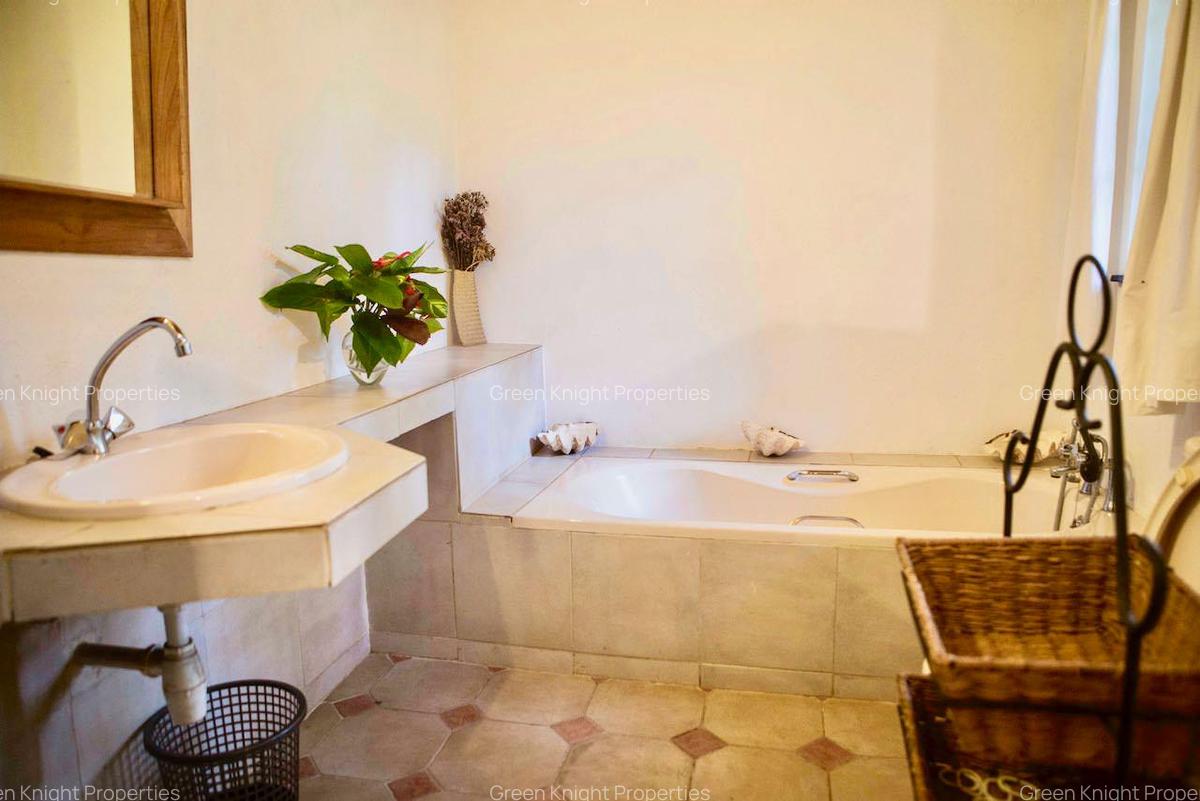 Serviced 2 Bed Apartment with En Suite in Karen - 6