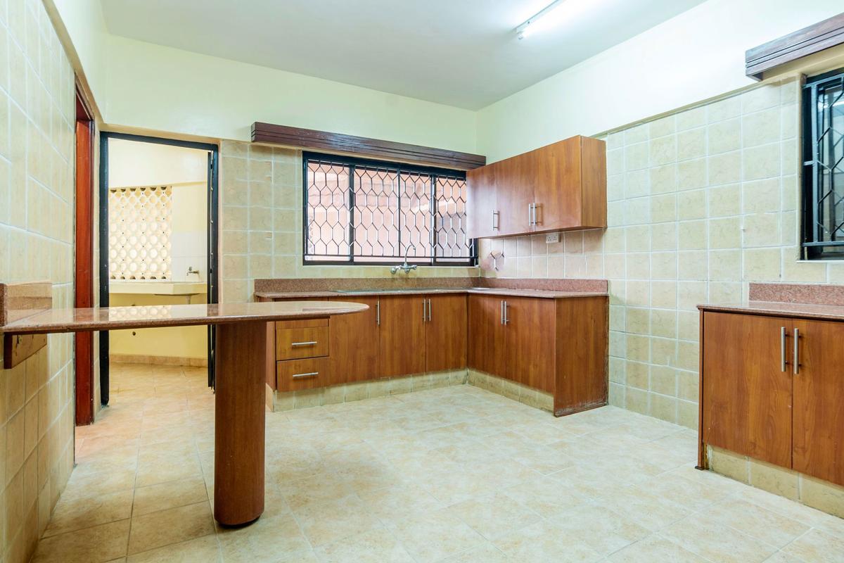 3 Bed Apartment with En Suite in Westlands Area - 5