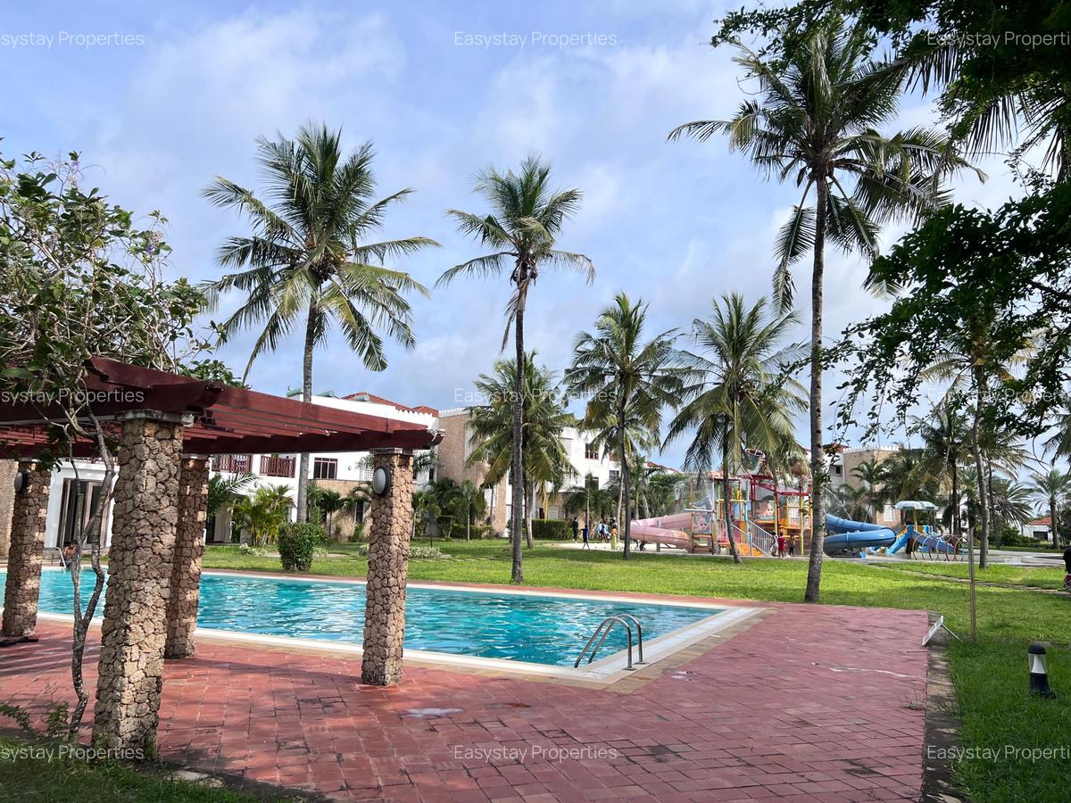 Serviced 2 Bed Apartment with En Suite in Kikambala - 1