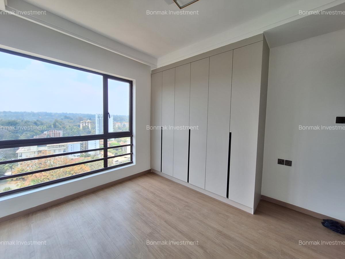 2 Bed Apartment with En Suite at Riverside Drive - 17