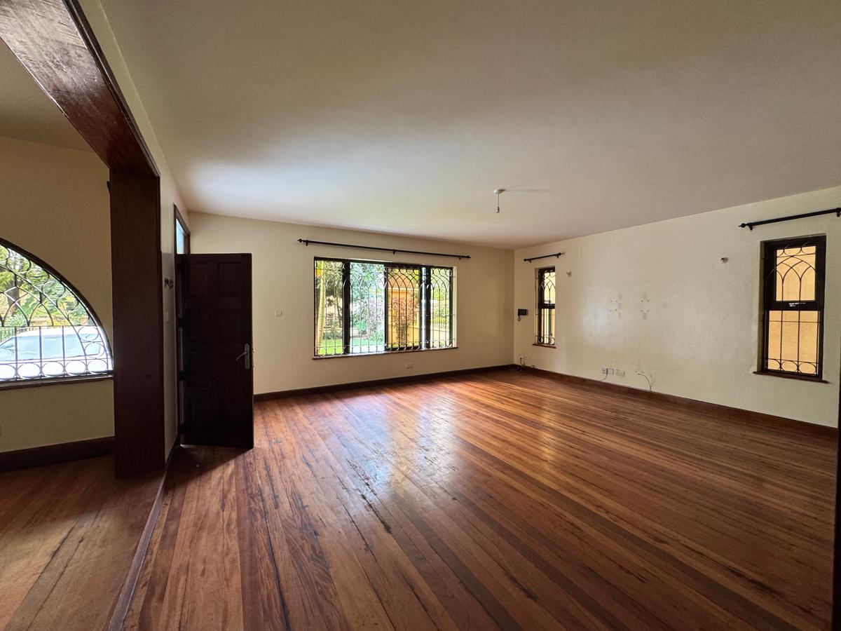 5 Bed Townhouse with En Suite in Lavington - 16