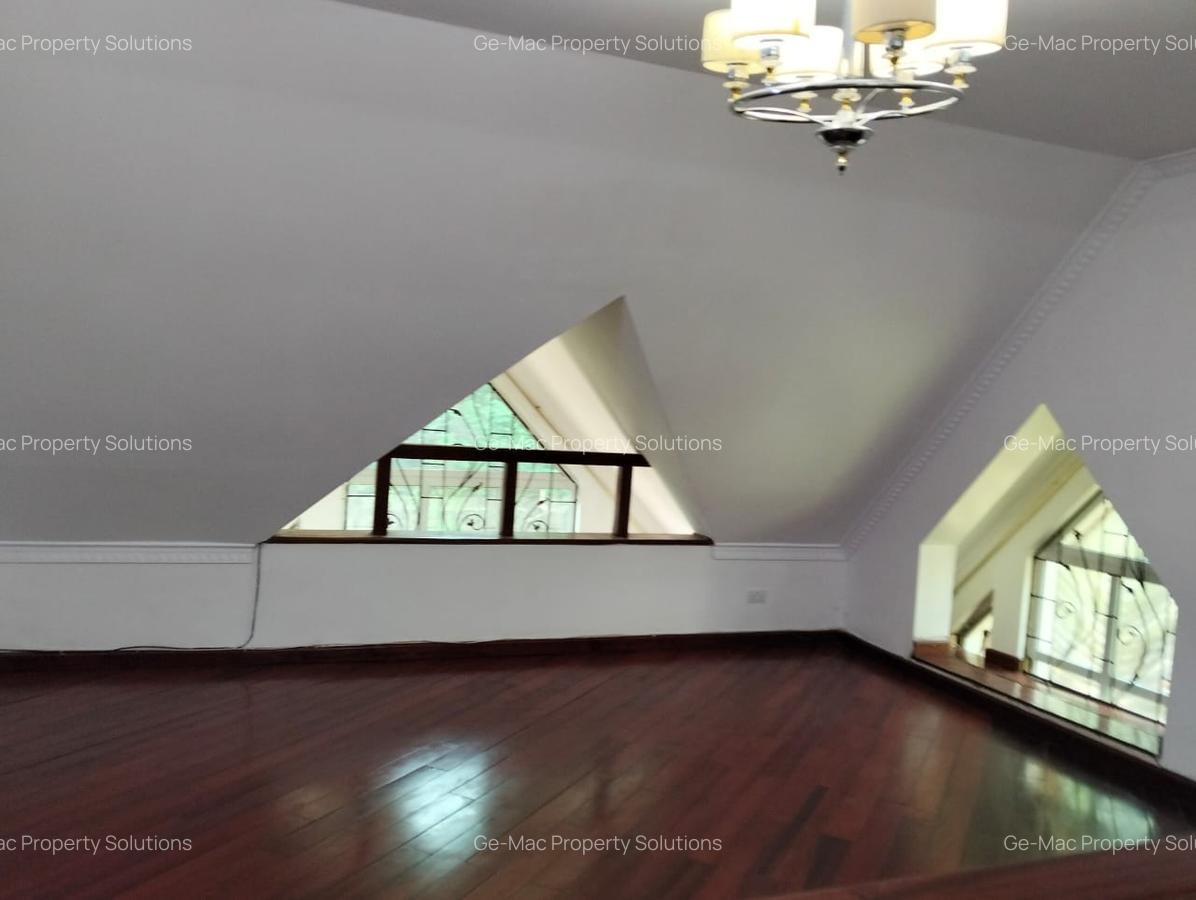 5 Bed House with En Suite in Lavington - 17