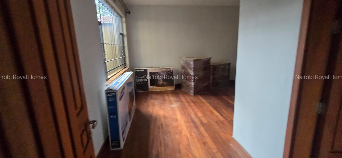 5 Bed Townhouse with En Suite at Lavington Green - 14