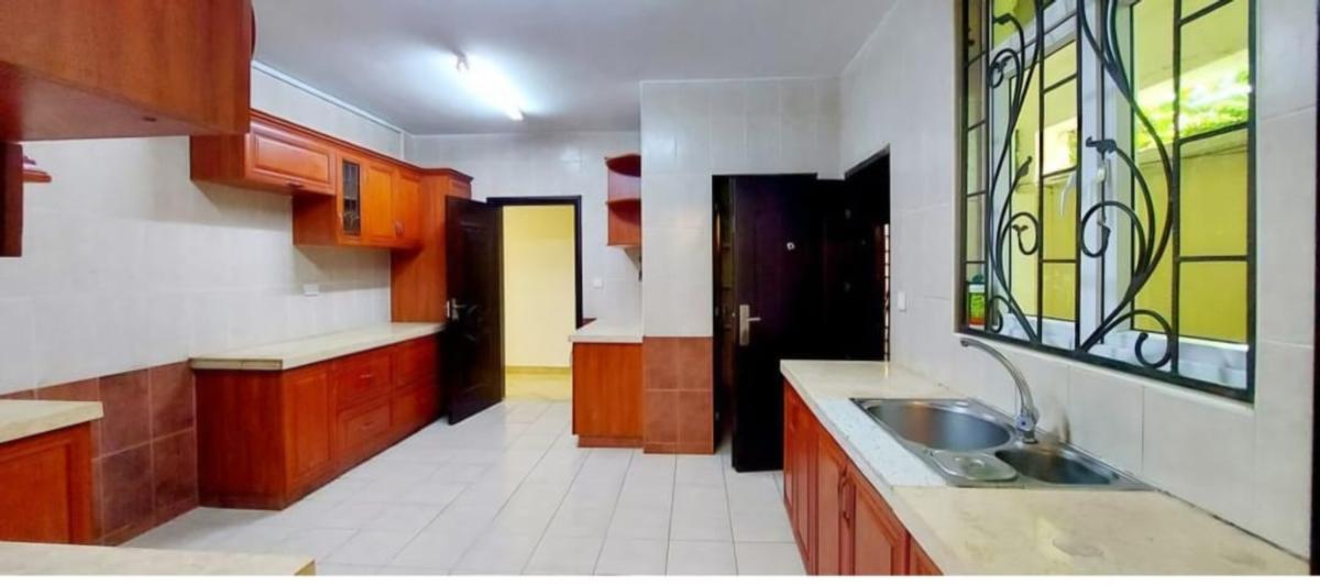 5 Bed Villa with En Suite at Lavington - 11