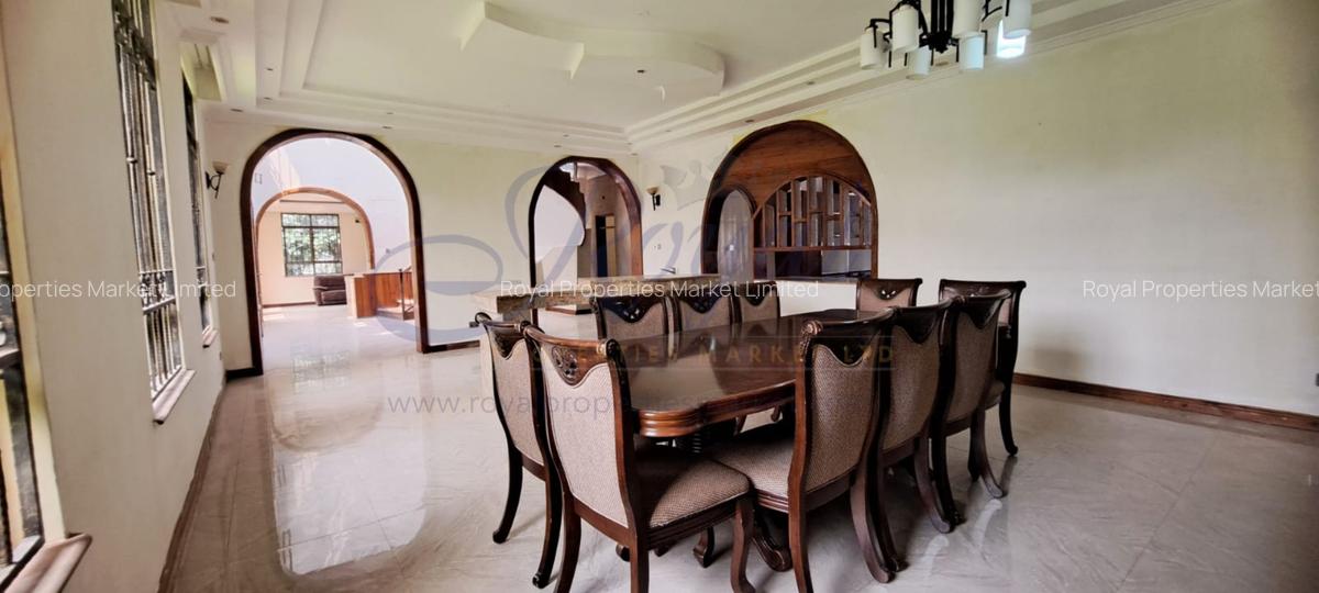 6 Bed House with En Suite in Ridgeways - 5