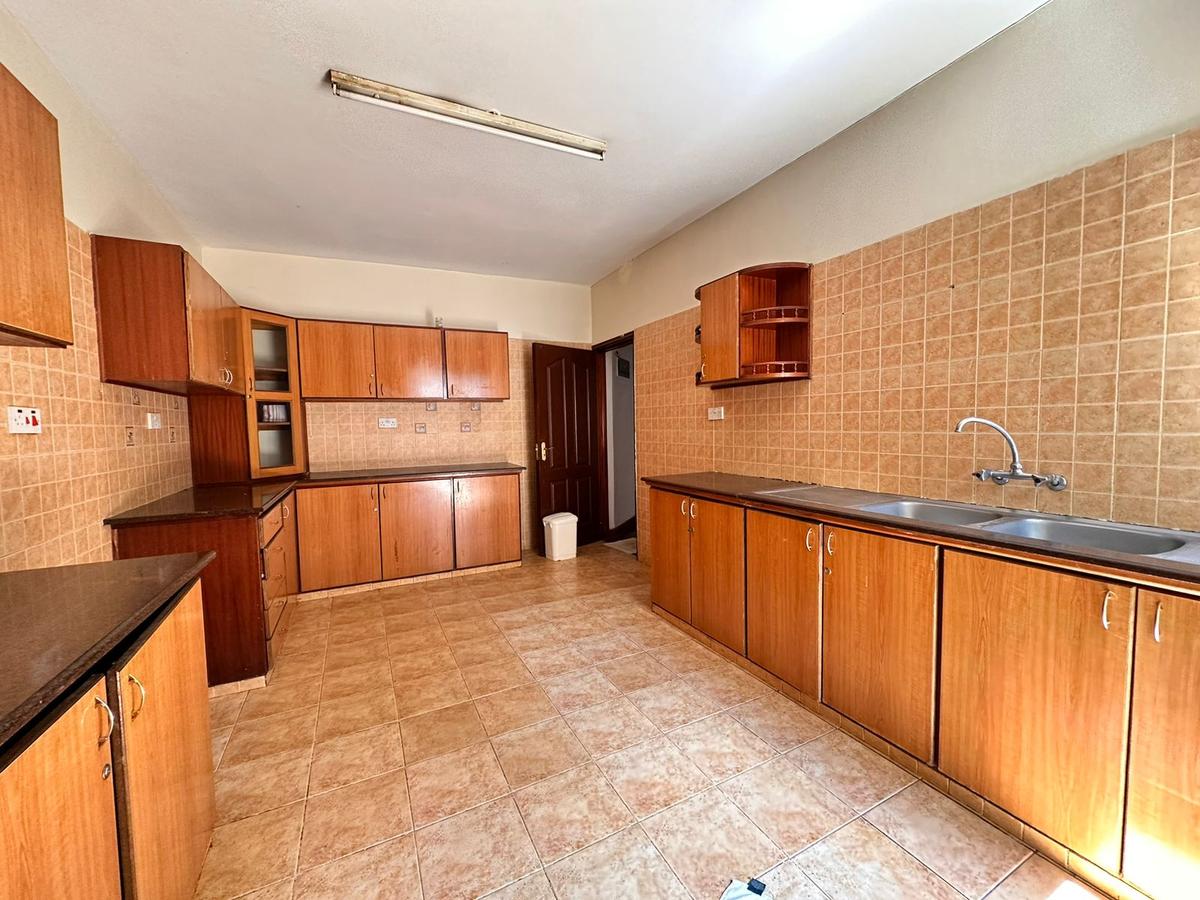 4 Bed Townhouse with En Suite in Lavington - 6