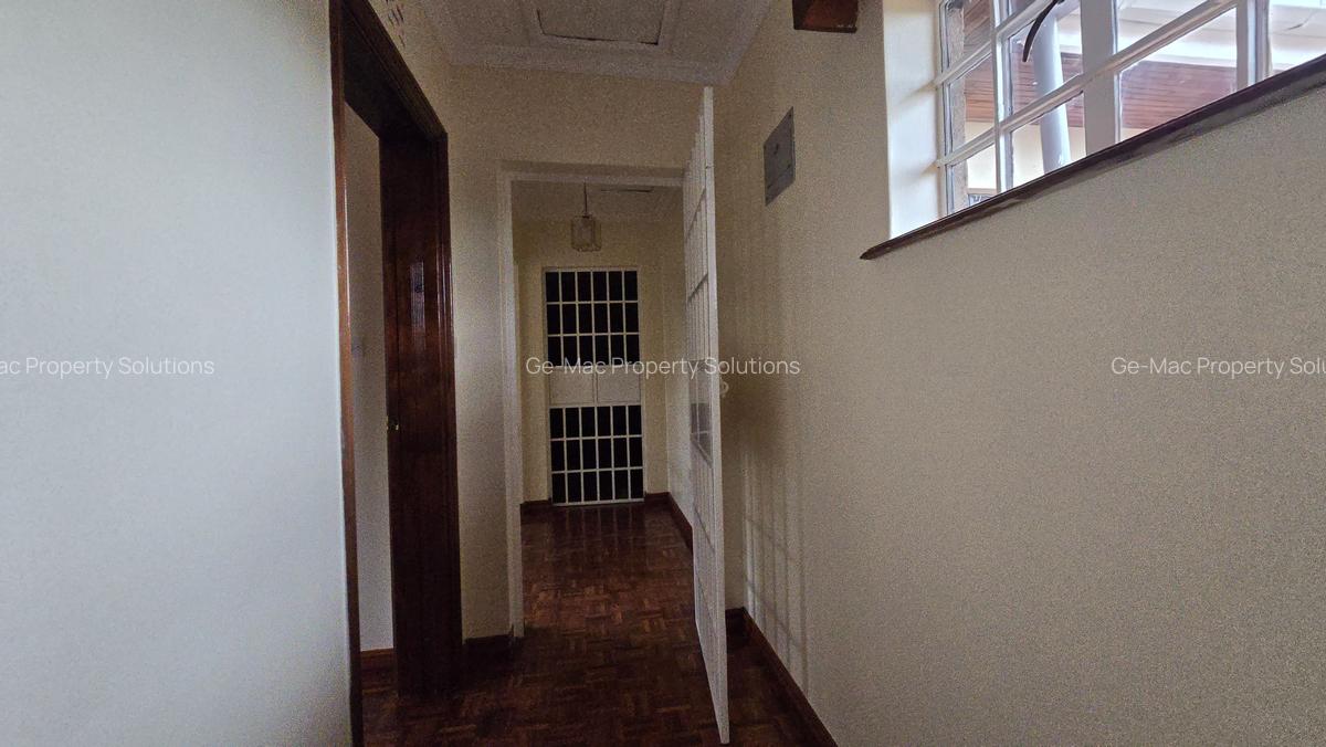 5 Bed House with En Suite in Runda - 11