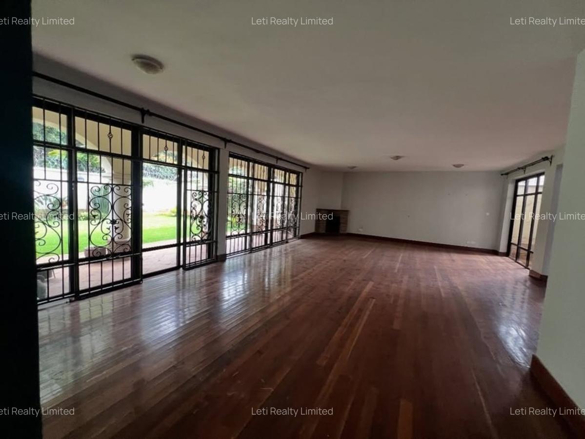 5 Bed Townhouse with En Suite in Lavington - 3