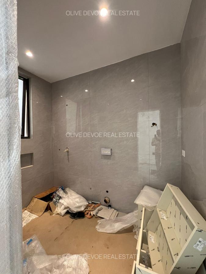 6 Bed Townhouse with En Suite in Lavington - 4