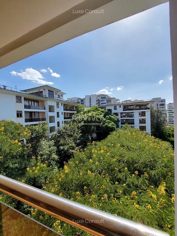 3 Bed Apartment with Swimming Pool in Riverside - 1