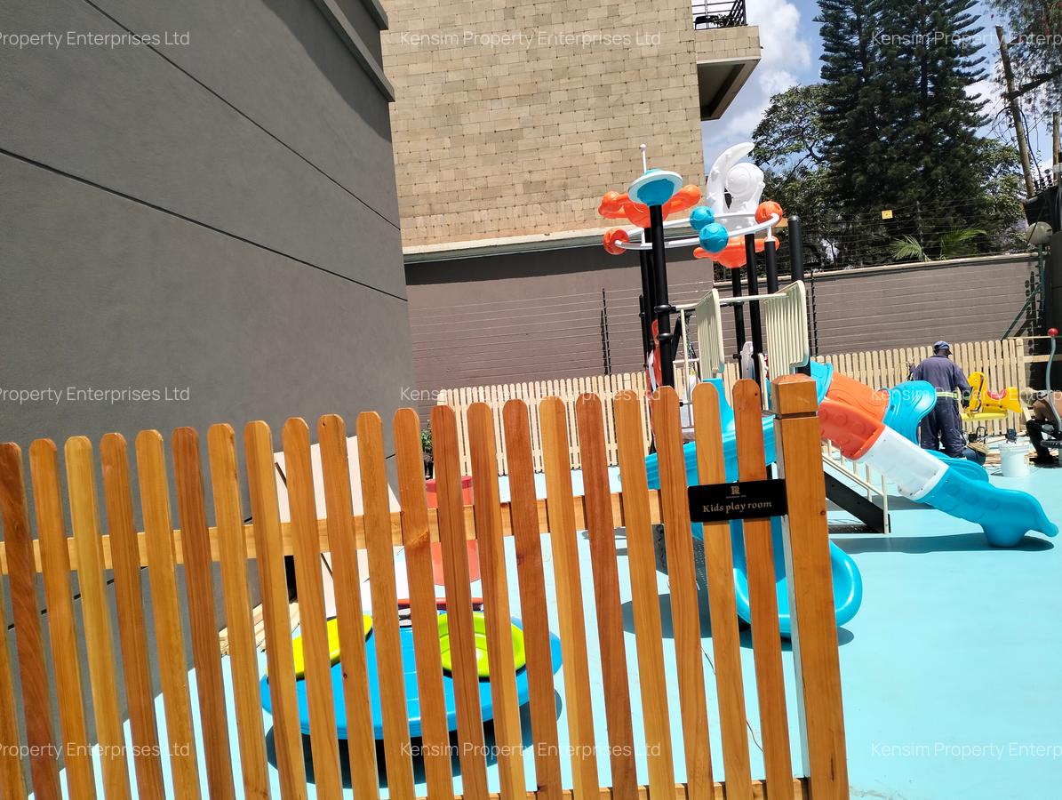 3 Bed Apartment with En Suite in Riverside - 14