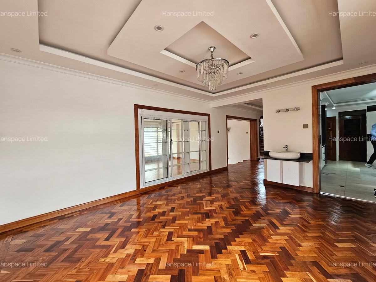 5 Bed Villa with En Suite in Runda - 9