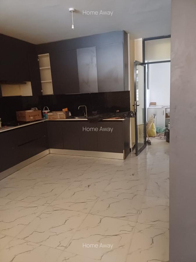 4 Bed Apartment with En Suite at 3Rd Avenue - 2