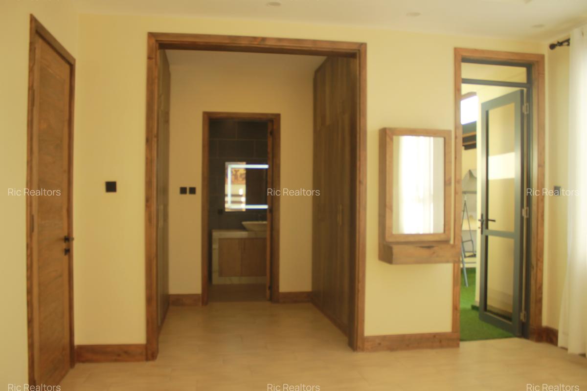 4 Bed Townhouse with En Suite at Banana (Raini Road) - 11
