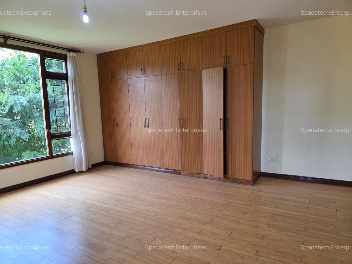 3 Bed Apartment with En Suite in Riverside - 8