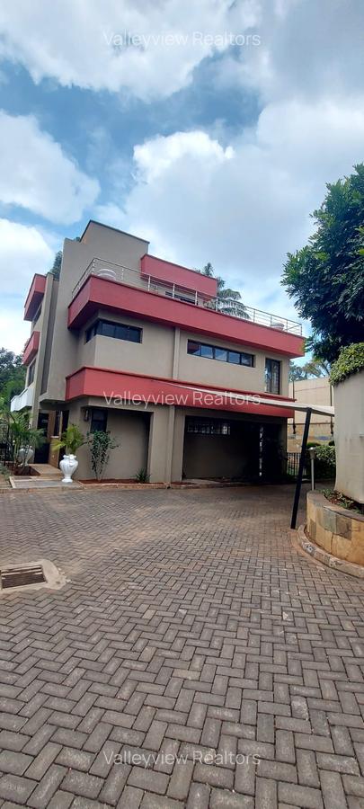 5 Bed Townhouse with En Suite at Lavington - 5