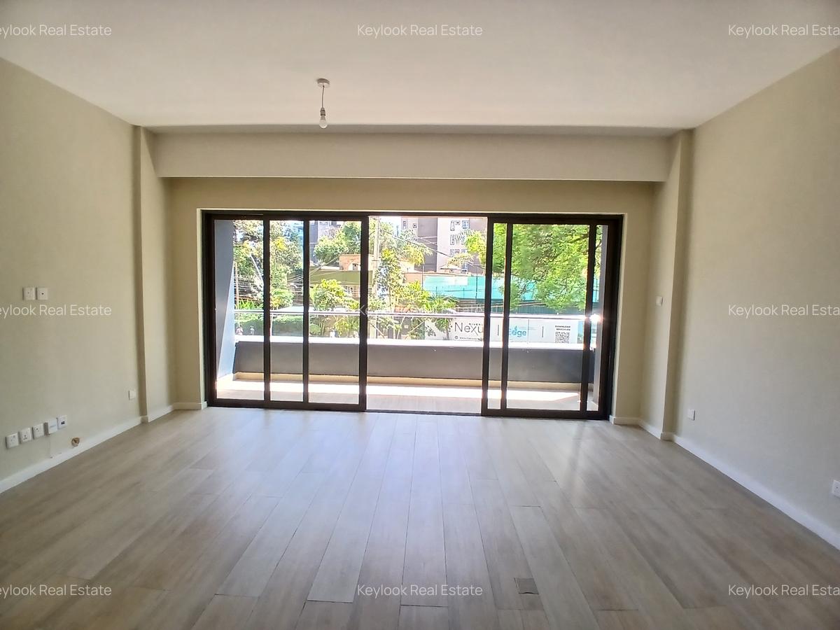 2 Bed Apartment with En Suite at Riverside Drive Gardens - 6