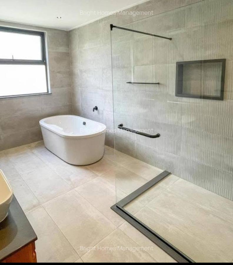 4 Bed Apartment with Swimming Pool in Spring Valley - 10