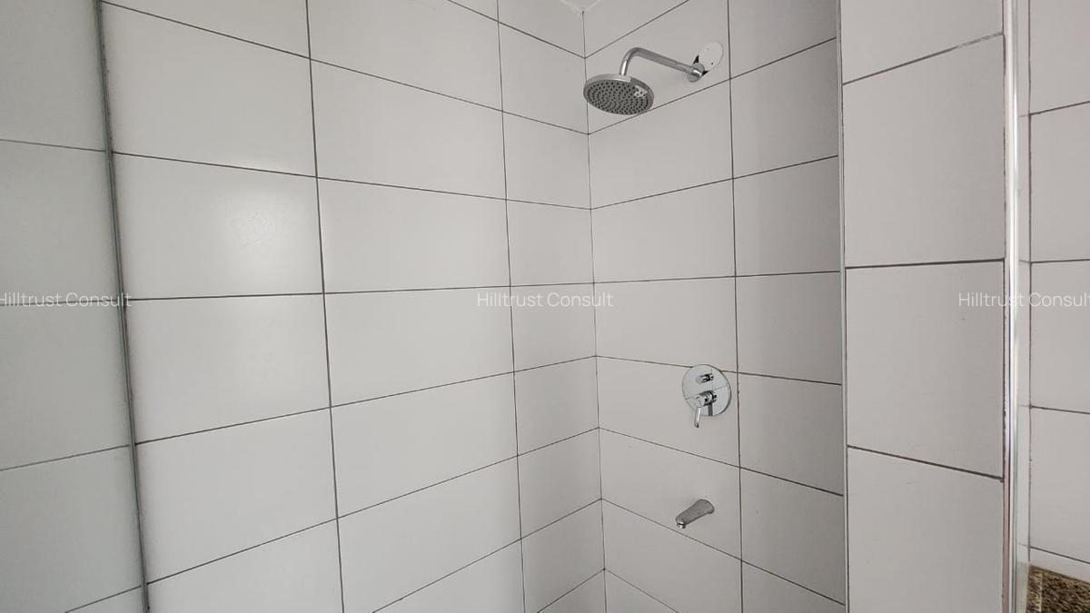 3 Bed Apartment with En Suite in Riverside - 19