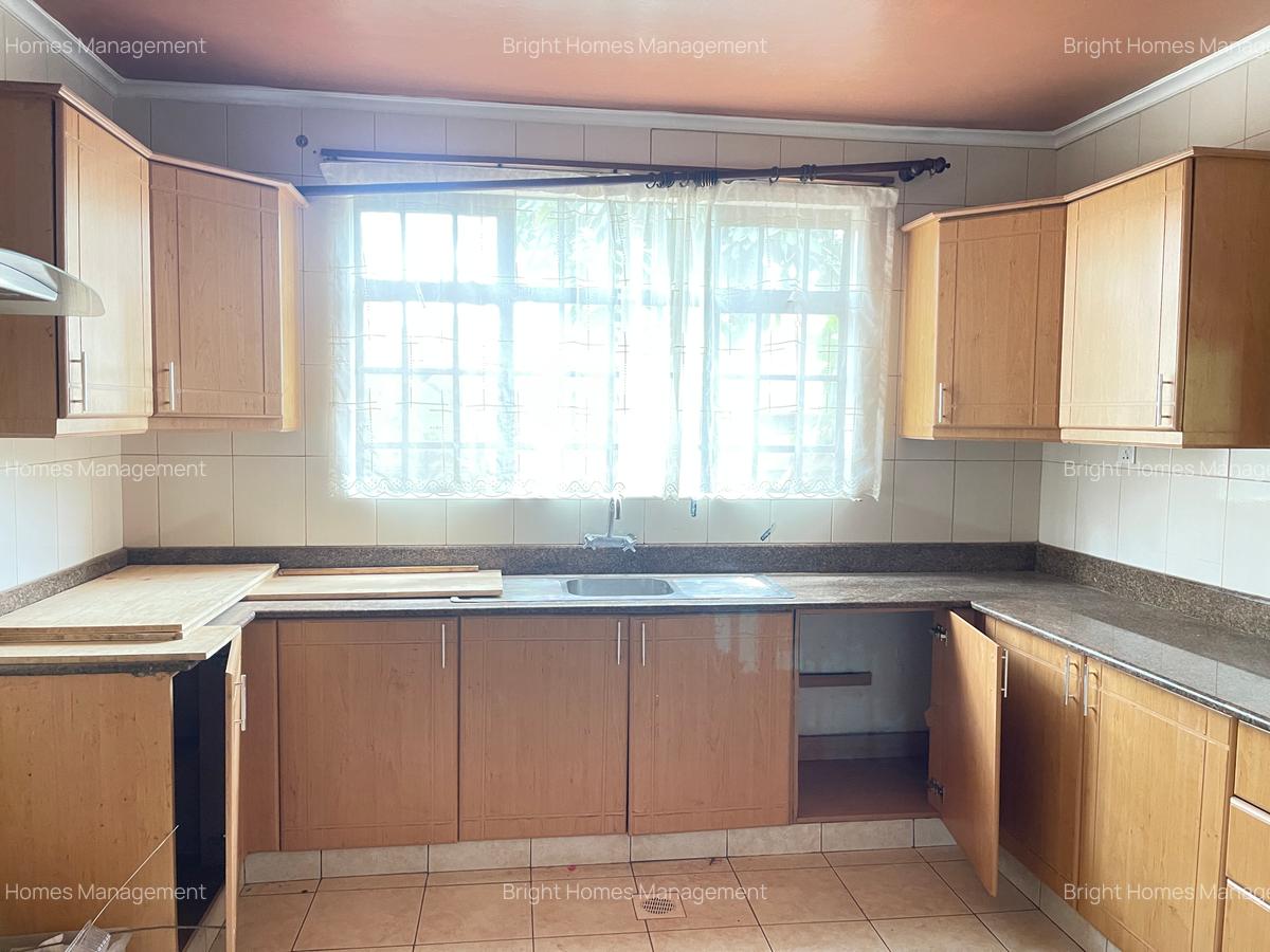 4 Bed Townhouse with En Suite in Lavington - 6