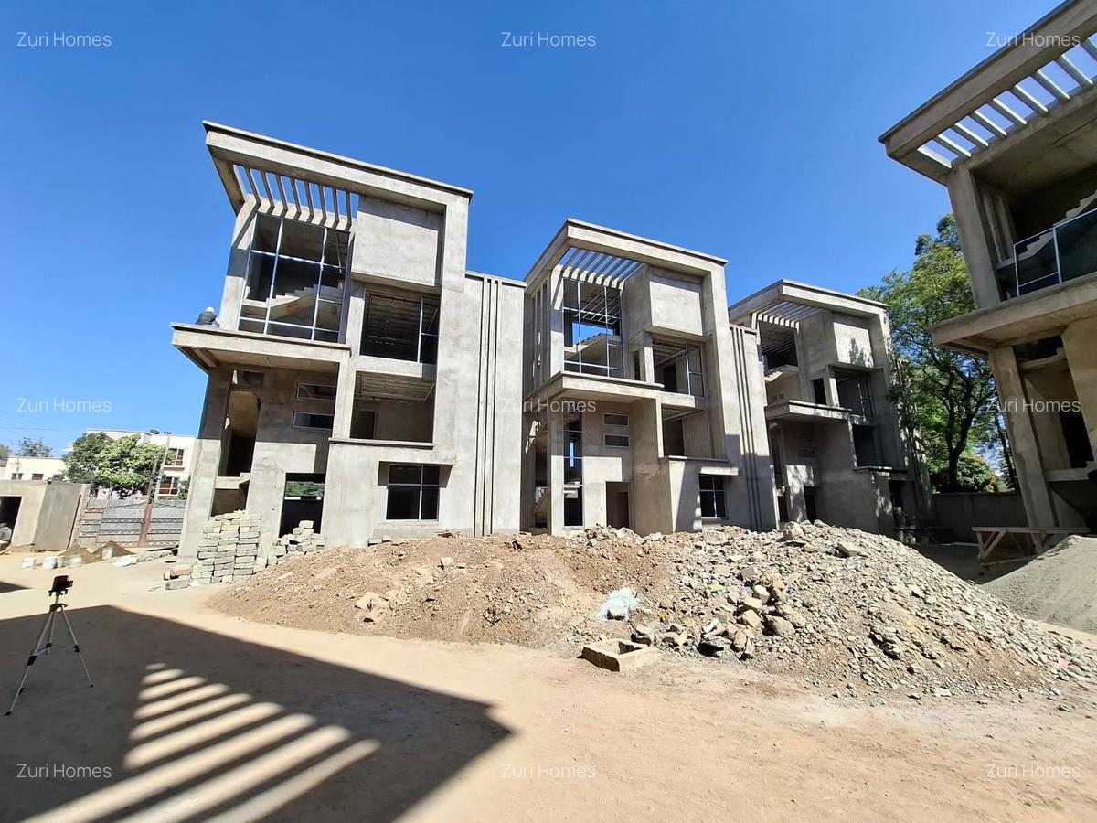 5 Bed Townhouse with En Suite in Lavington - 3