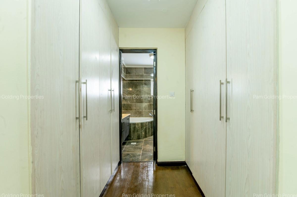 3 Bed Apartment with En Suite in Riverside - 8