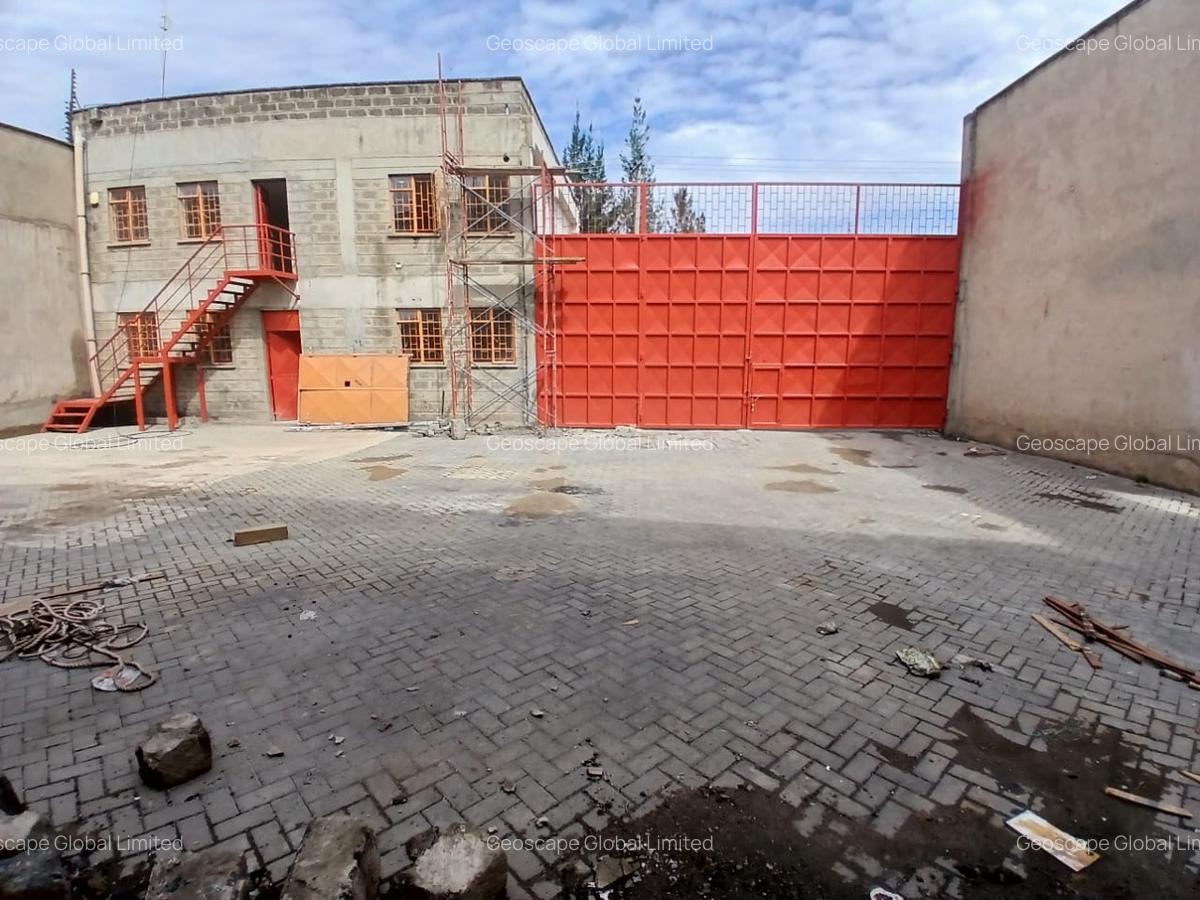 24,750 ft² Warehouse with Parking in Industrial Area - 4