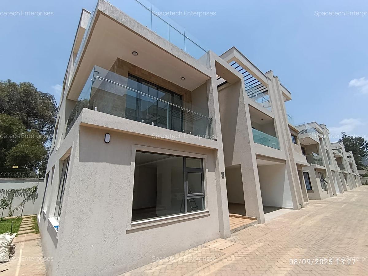 5 Bed Townhouse with En Suite in Lavington - 2