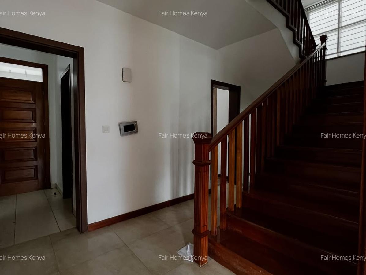 5 Bed Townhouse with En Suite at Lavington Green - 16